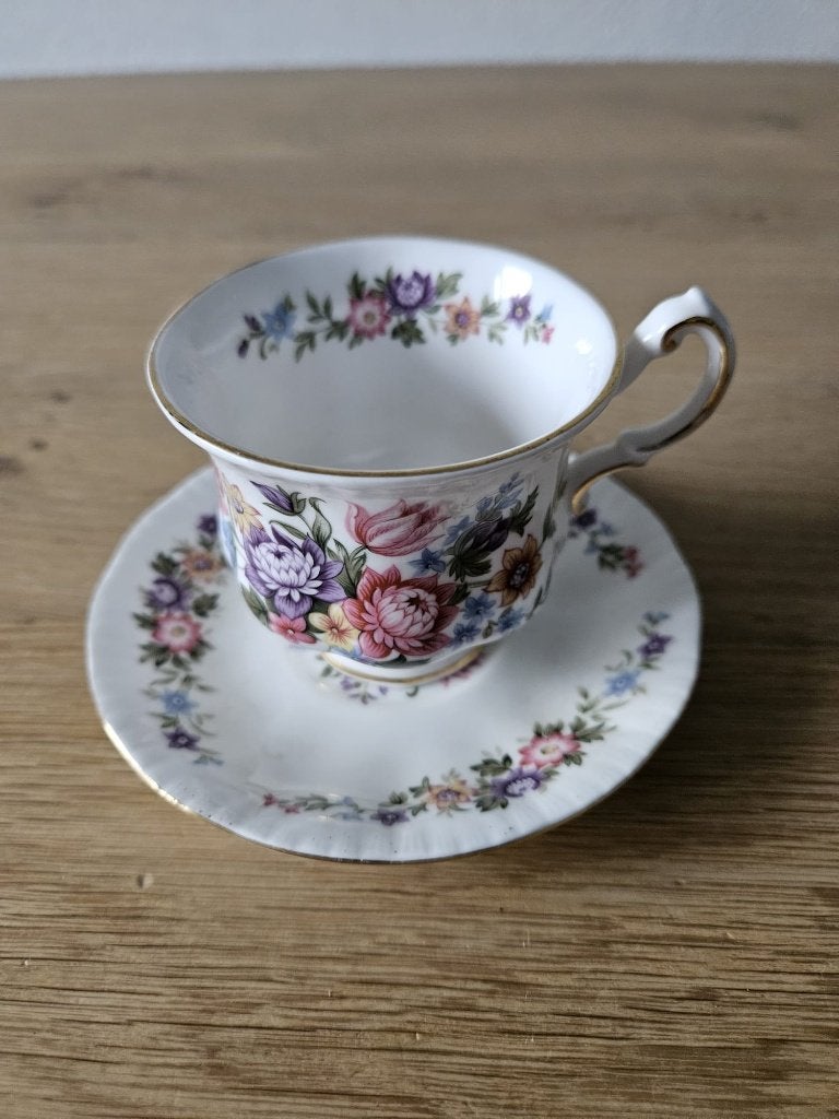 Royal Standard Bone China made in England kop en schotel, Ophalen