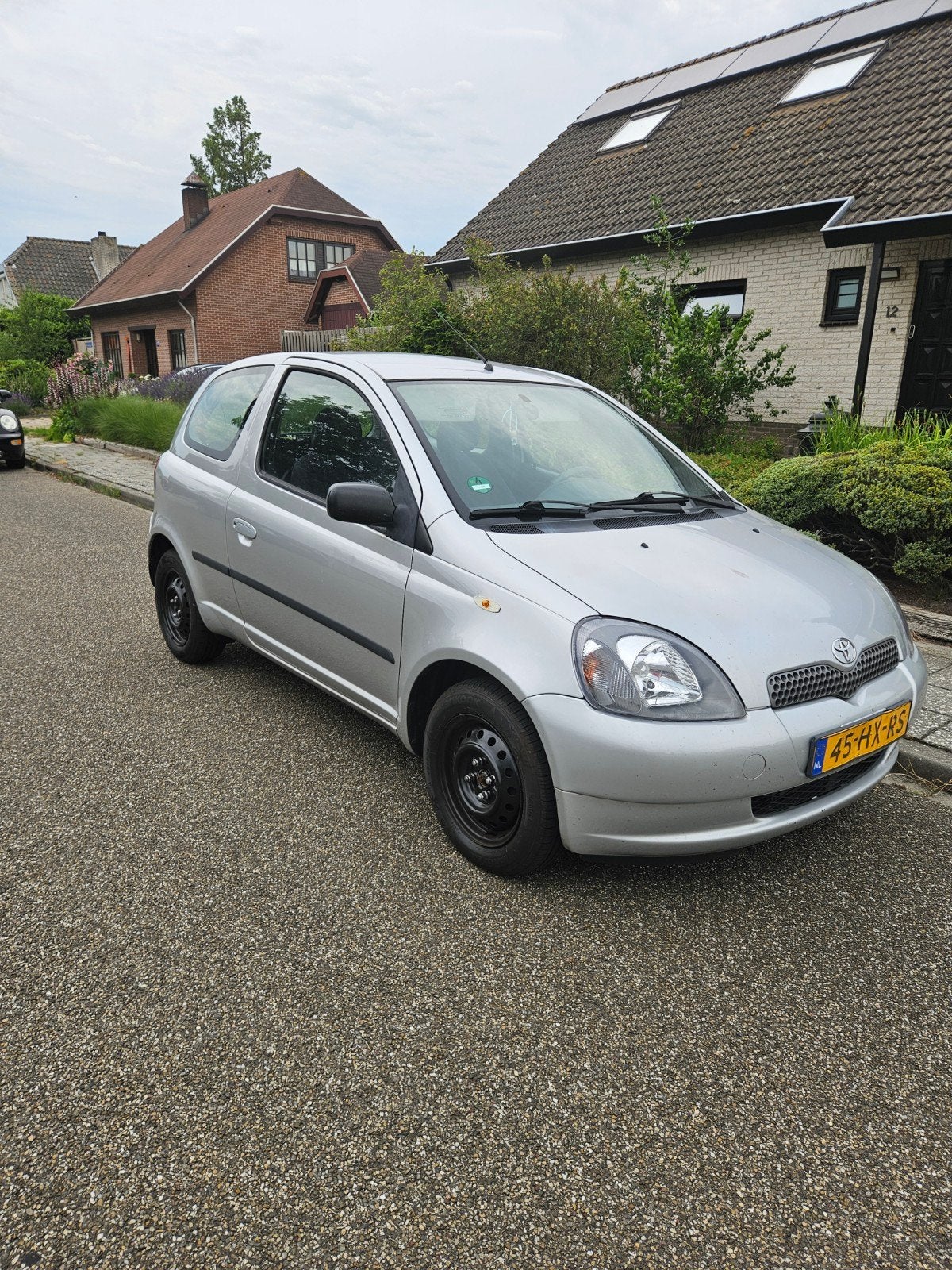 Toyota Yaris 1.3 16V 3DR Linea Luna 2002 Grijs, Voorwielaandrijving, 1299 cc, 31 €/maand, 4 cilinders