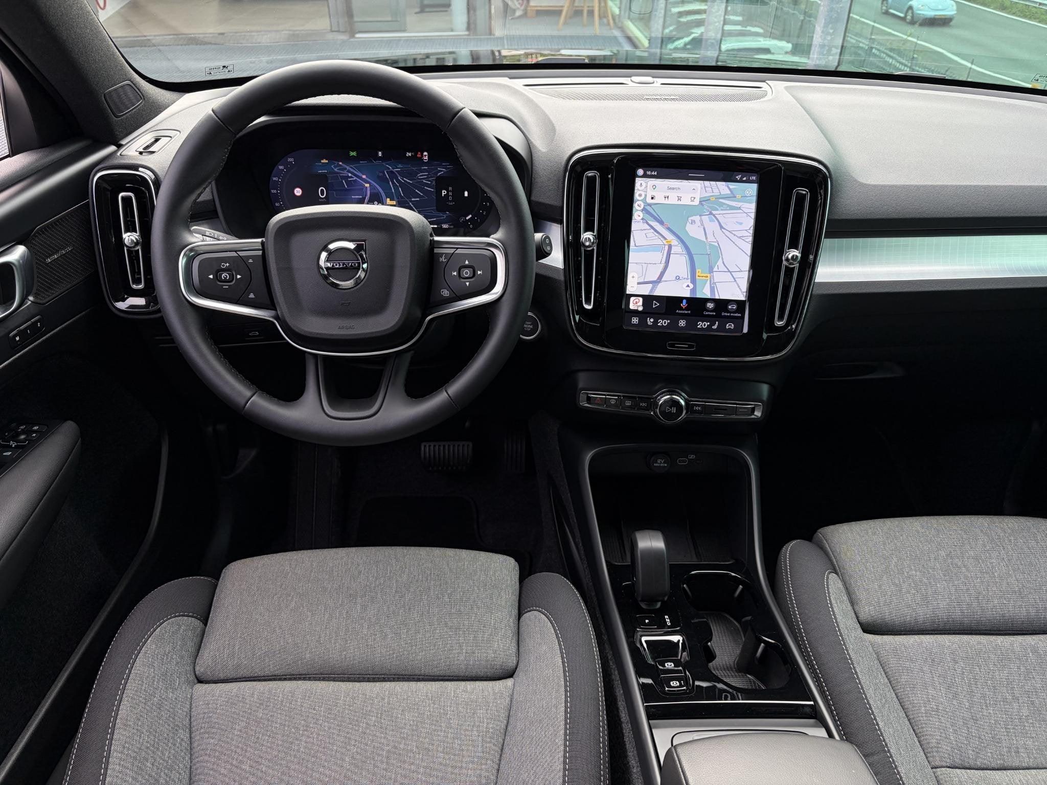 Volvo XC40 2.0 B4 Plus Dark Mild hybrid Automaat, Trekhaak s, Gebruikt, 4 cilinders, Automatische klimaatregeling, Zwart