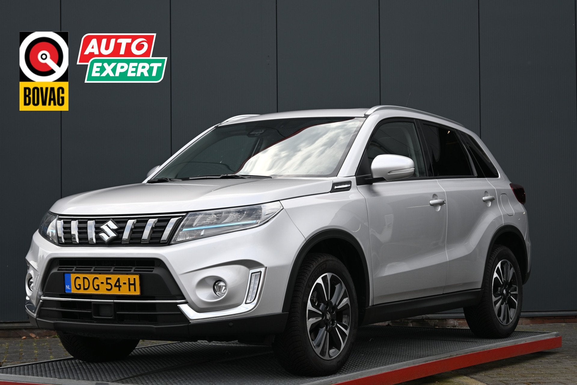 Suzuki Vitara 1.5 Hybrid Style panoramadak (bj 2024), Auto's, Suzuki, Dealer onderhouden, Stof, Gebruikt, 4 cilinders