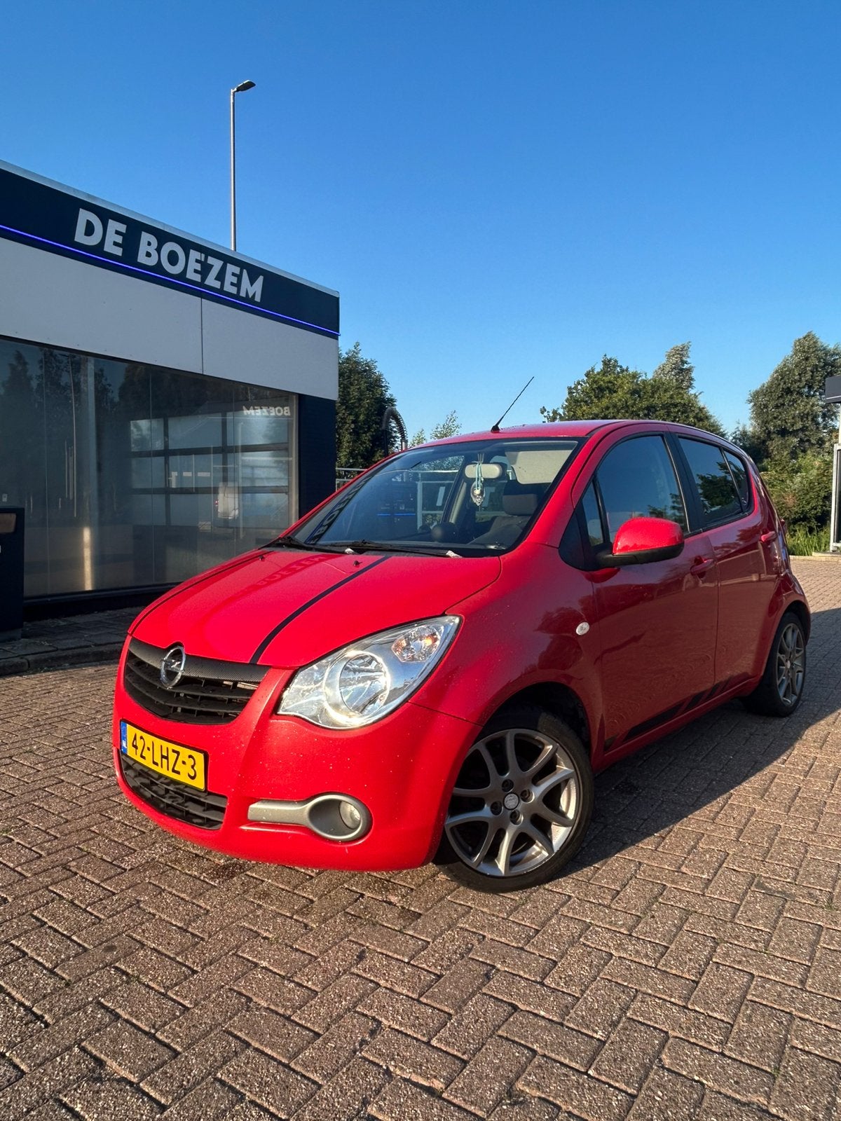 Opel Agila 1.2 16V 2010 Rood, Auto's, Opel, Voorwielaandrijving, 40 €/maand, 4 cilinders, 965 kg
