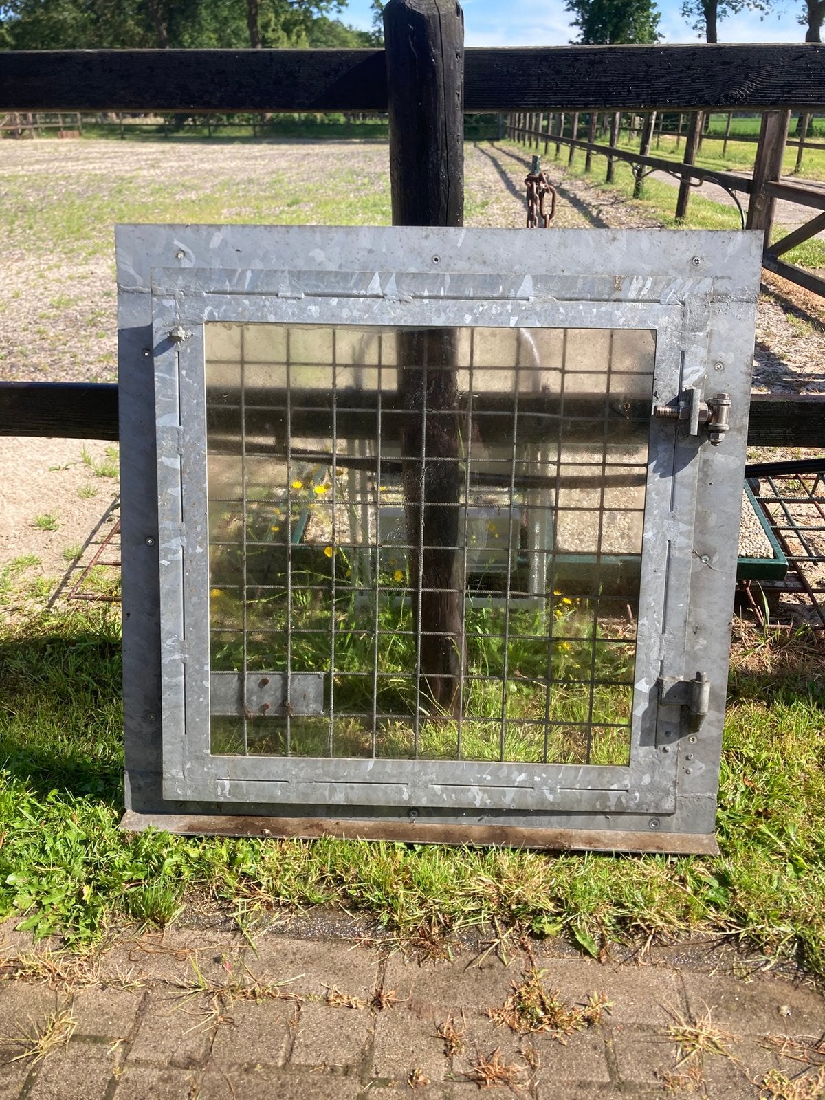 Twee paardenstal ramen te koop, Dieren en Toebehoren, Stalling en Weidegang, Stalling