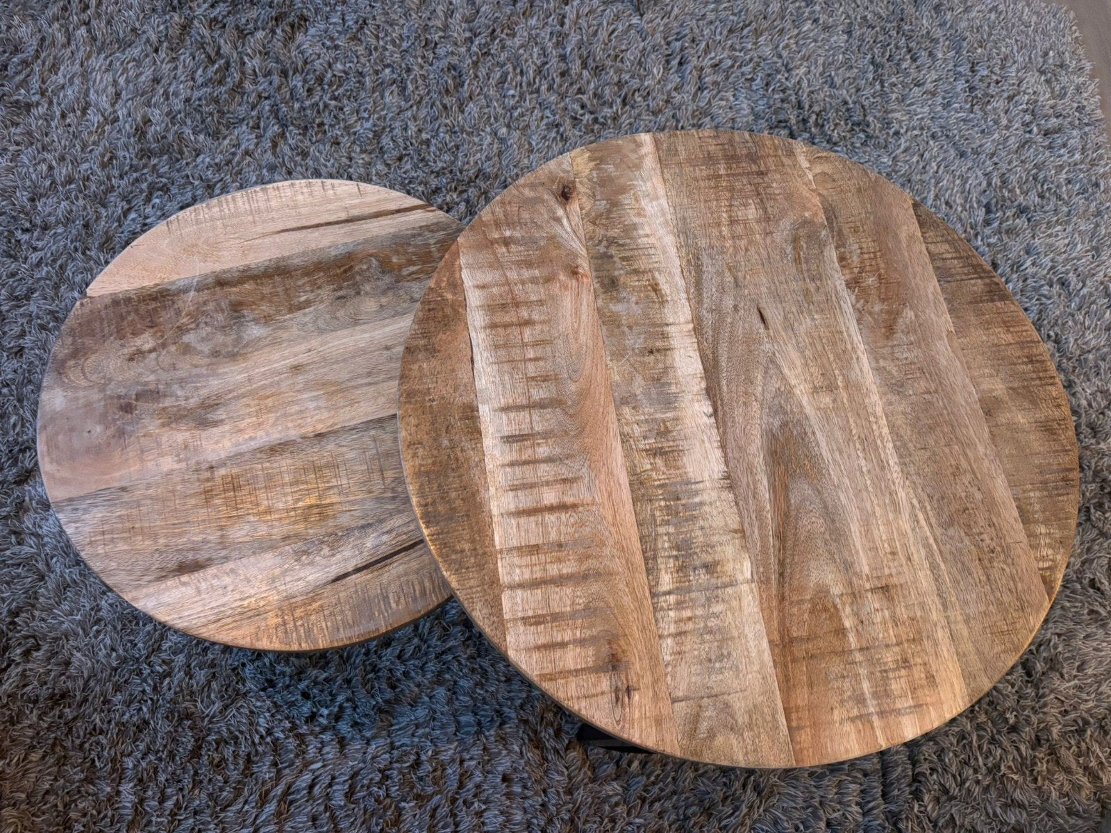 Set van 2 ronde salontafels van mangohout en metaal, Overige houtsoorten, 50 tot 100 cm, Rond, Zo goed als nieuw