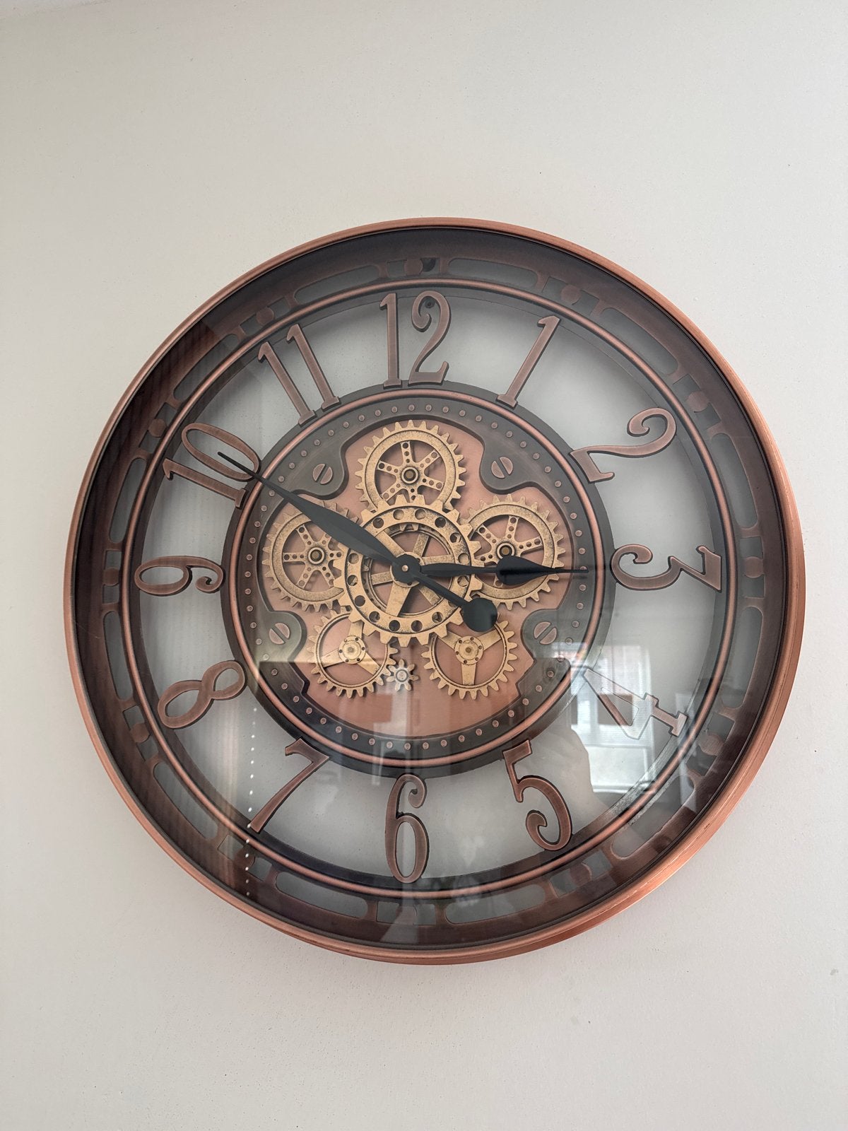 LW Grote bronzen wandklok met zichtbaar uurwerk, Ophalen, Gebruikt, Analoog, Wandklok