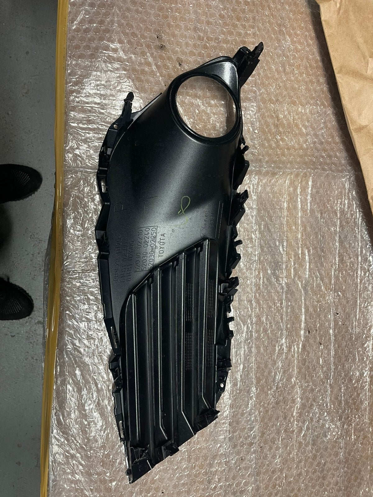 Toyota  auris. front bumper cover., Auto-onderdelen, Ophalen, Toyota, Bumper