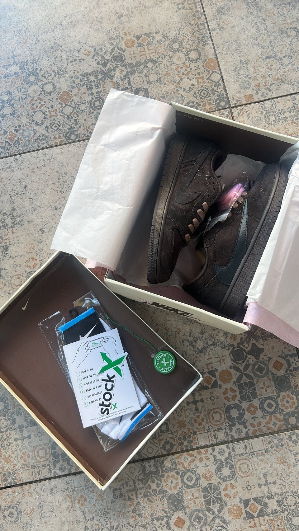 Travis scott velvet brown, Kinderen en Baby's, Ophalen of Verzenden, Zo goed als nieuw, Jongen of Meisje, Schoenen