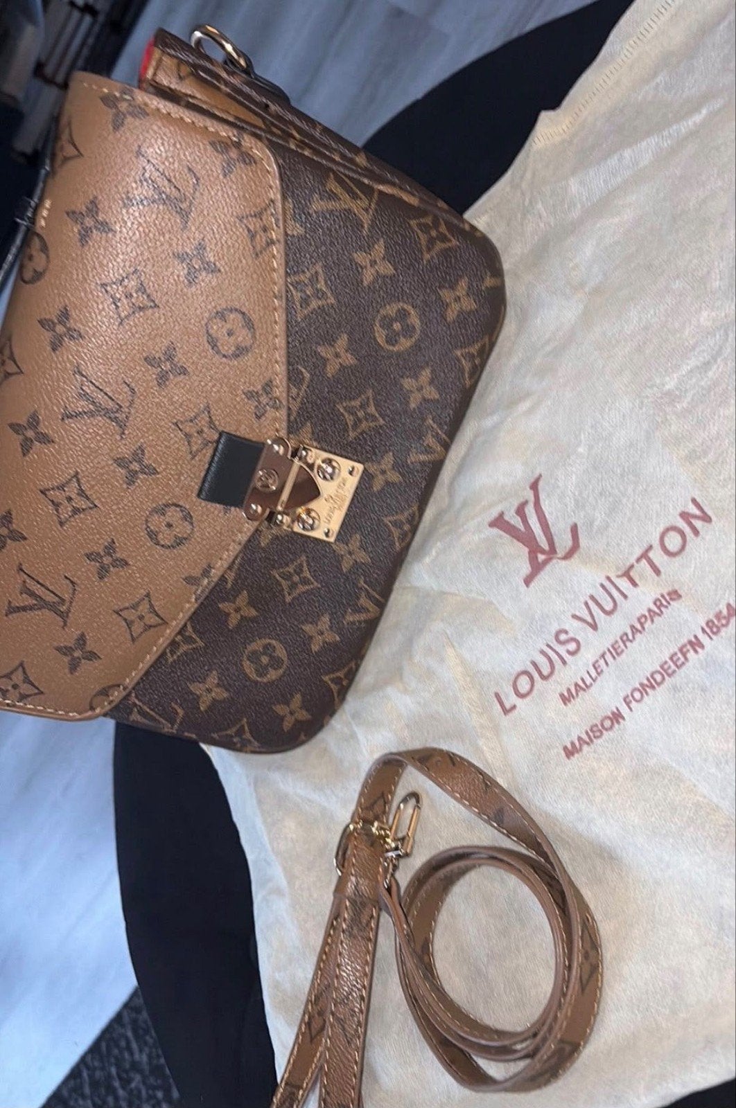 Louis Vuitton Pochette Metis Reverse Monogram, Ophalen of Verzenden, Nieuw, Bruin, Schoudertasje