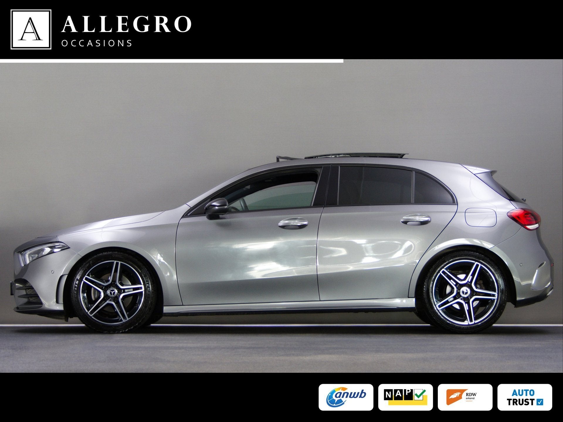 Mercedes-Benz A-Klasse 180 AMG Line (SFEERVERLICHTING, STOEL, 136 pk, Gebruikt, 4 cilinders, Leder en Stof