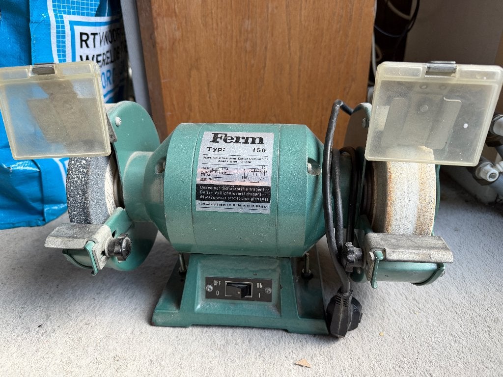 Ferm Slijpmachine met twee stenen Grof en FIjn, Ophalen, Gebruikt, Minder dan 700 watt, Werkbankslijpmachine