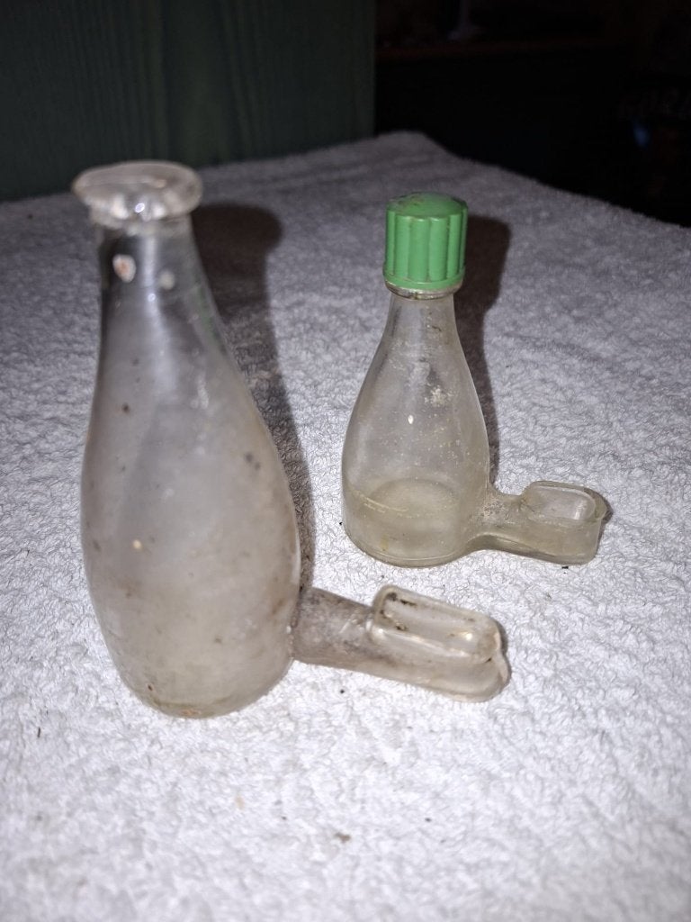 2 oude glazen vogel drinkflesjes, begin 1900, Ophalen of Verzenden