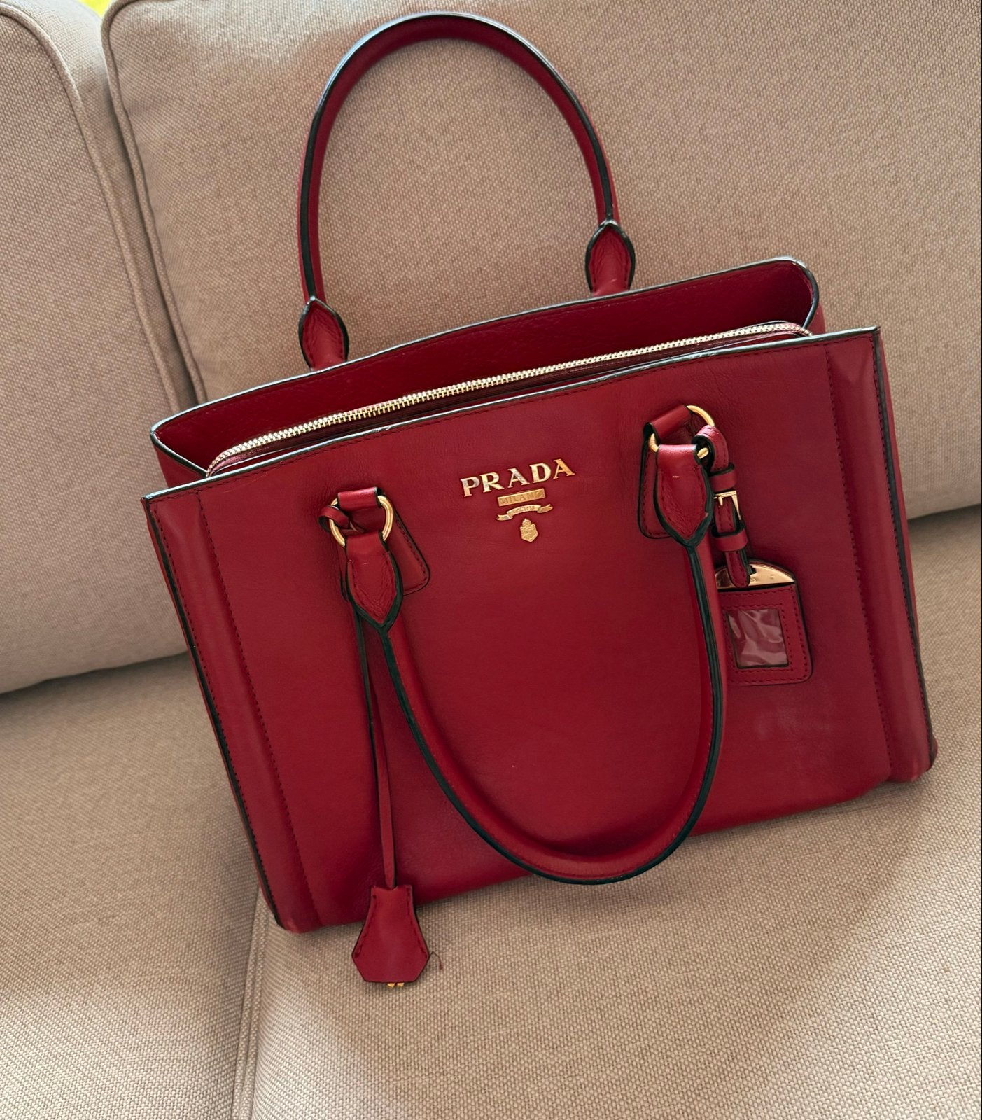 Prada Milano Handtas Rood - Zo goed als nieuw, Ophalen of Verzenden, Zo goed als nieuw, Rood, Handtas