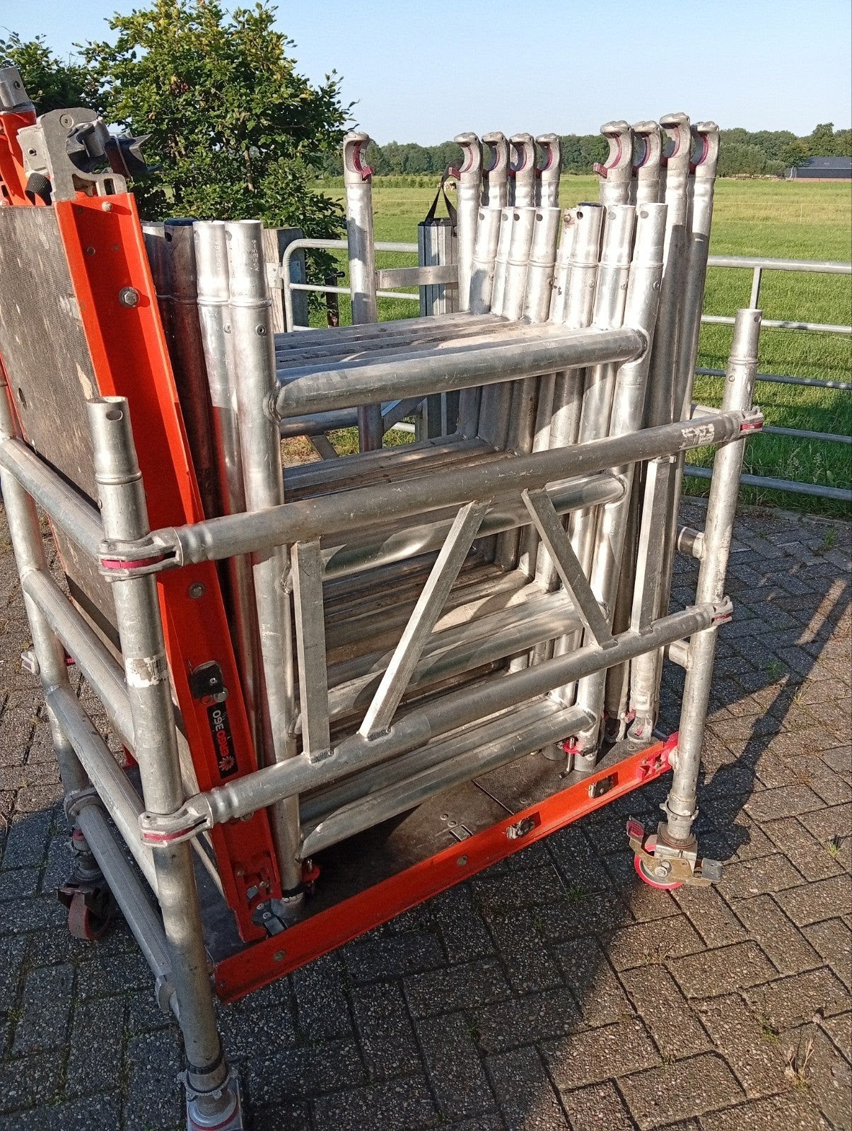 Altrex MiTower rolsteiger - 6, 2m werkhoogte, Doe-het-zelf en Verbouw, Ophalen, Gebruikt, Rolsteiger of Kamersteiger, 5 meter of hoger