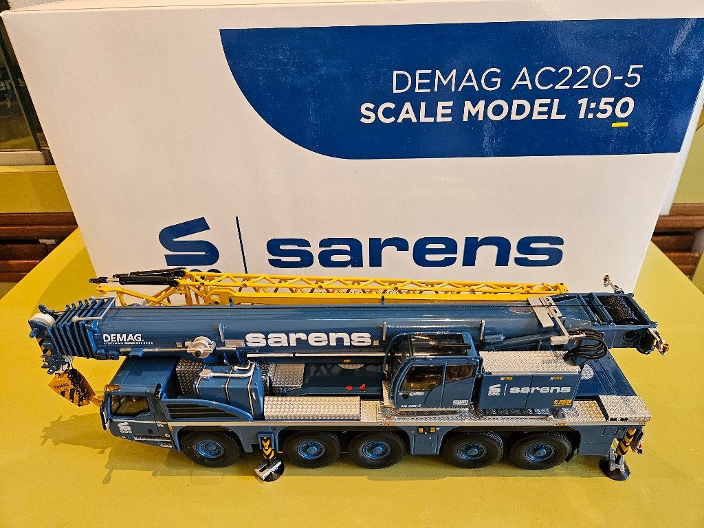 DEMAG AC 220 SARENS, Hobby en Vrije tijd, Modelauto's | 1:50, Ophalen of Verzenden, Zo goed als nieuw, Hijskraan, Tractor of Landbouw