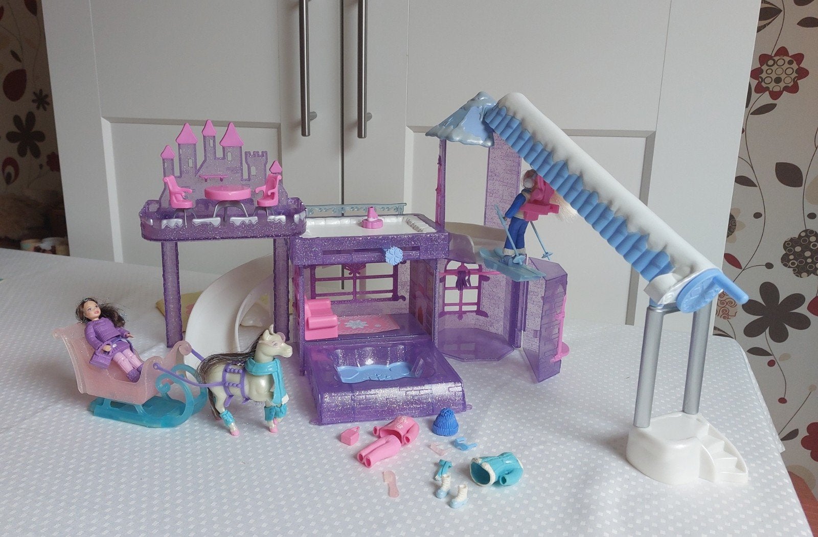 Barbie Winterkasteel Speelset met Accessoires, Ophalen of Verzenden, Gebruikt, Meisje