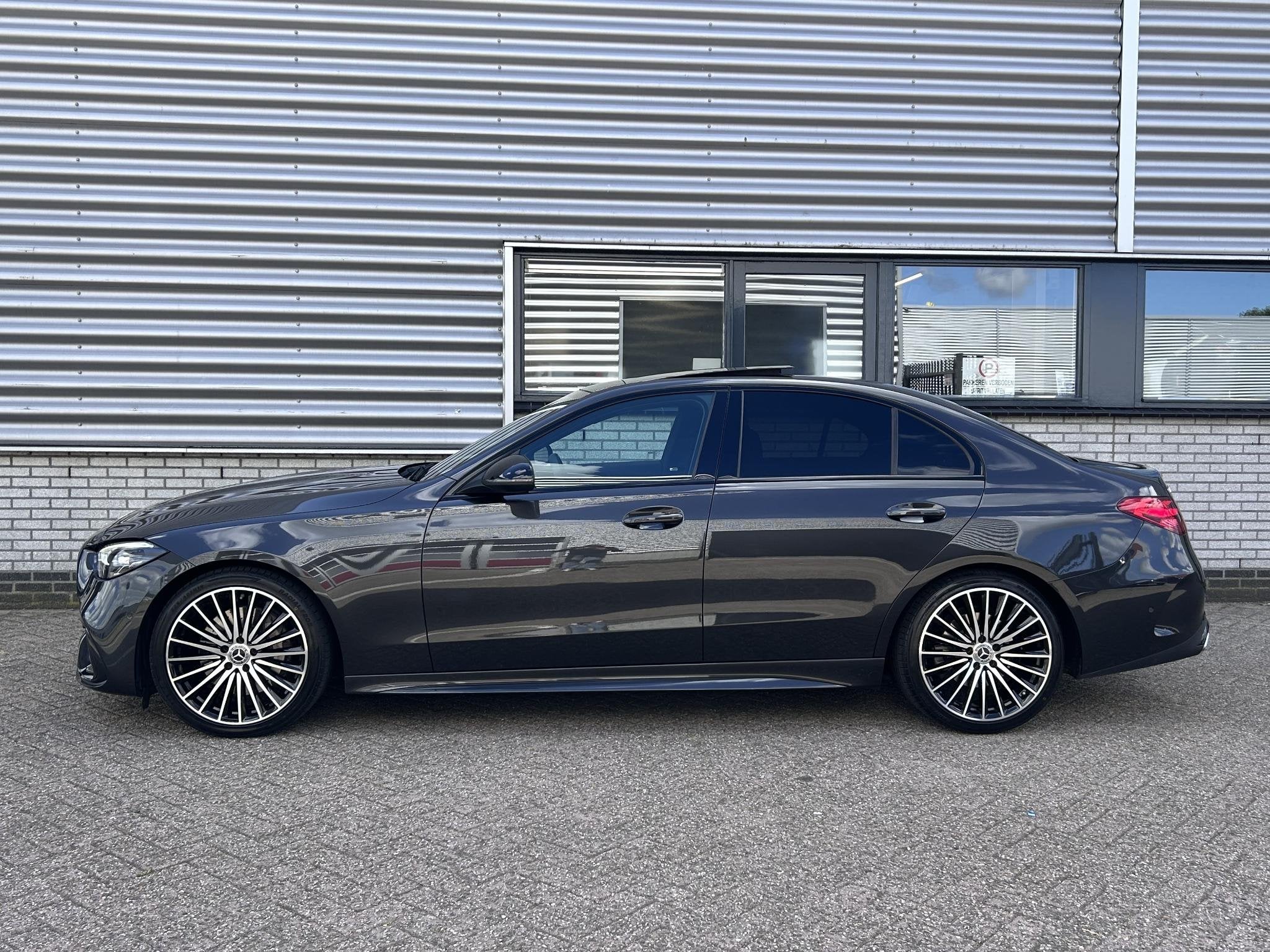 Mercedes-Benz C-klasse 180 AMG Line | Panoramadak | Stoelver, Automaat, 4 cilinders, Leder en Stof, Bedrijf
