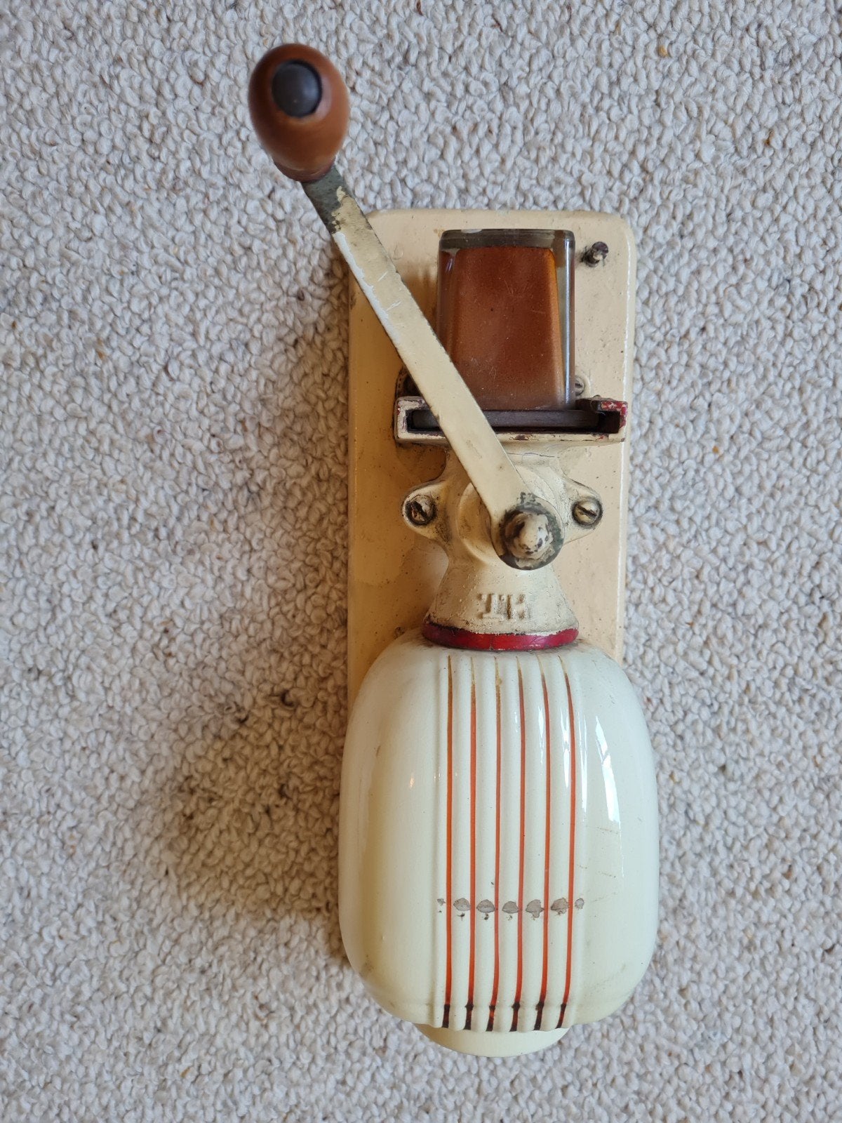 Vintage wandkoffiemolen jaren 50 PeDe, Peter Dienes, Antiek en Kunst, Antiek | Keukenbenodigdheden, Ophalen of Verzenden