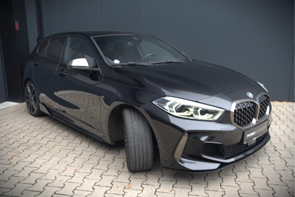 BMW 1-serie M135i xDrive High Executive Edition | M Performa, Auto's, BMW, 1998 cc, Gebruikt, 4 cilinders, Leder en Stof