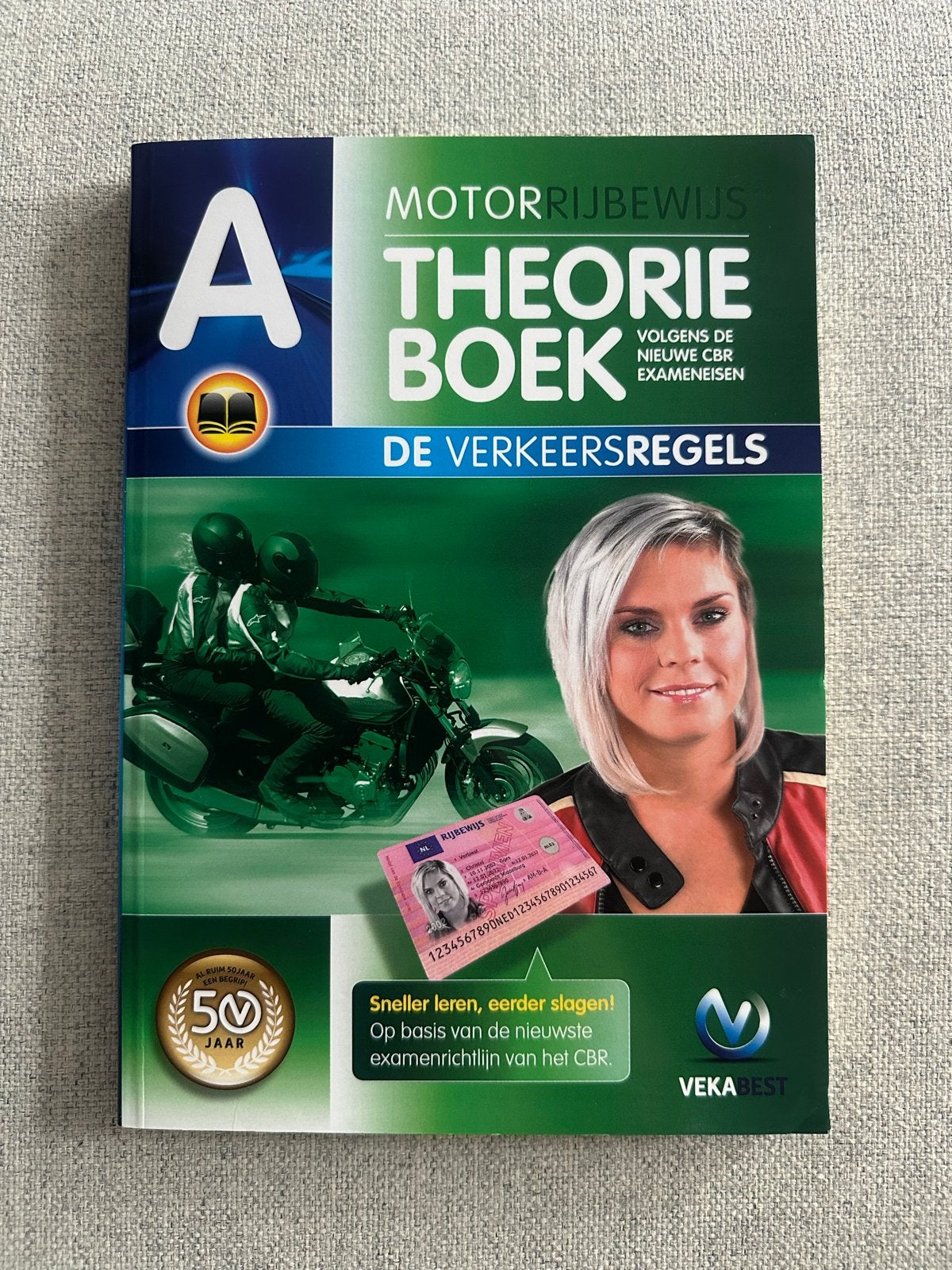 VekaBest Motorrijbewijs Theorieboek A - 4e druk, Boeken, Ophalen of Verzenden, Beta, Zo goed als nieuw, Niet van toepassing