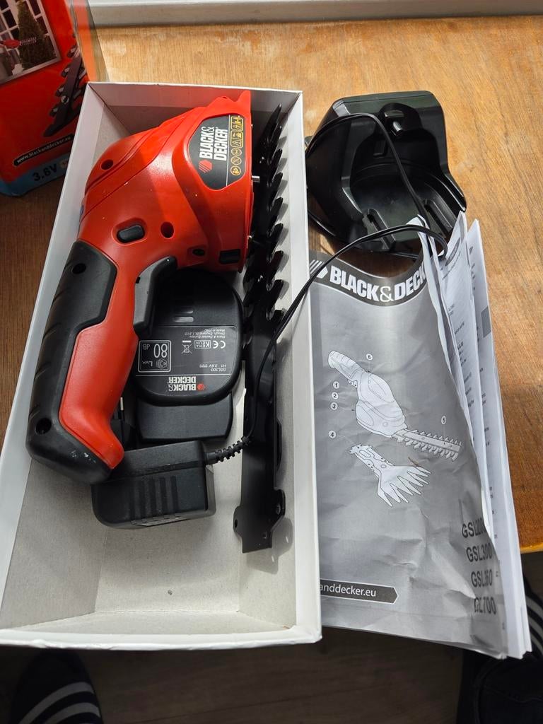 NIEUWE Black & Decker Draadloze Elektrische Snoeischaar 3.6V, Ophalen of Verzenden, Nieuw, Accu, Black & Decker