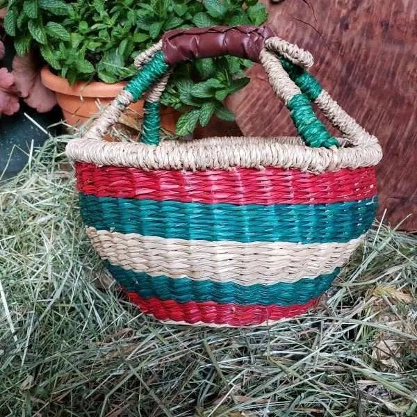 Kleurrijke Handgeweven zeegras manden met Handvat, Huis en Inrichting, Woonaccessoires | Schalen en Manden, Nieuw, Mand, Rond