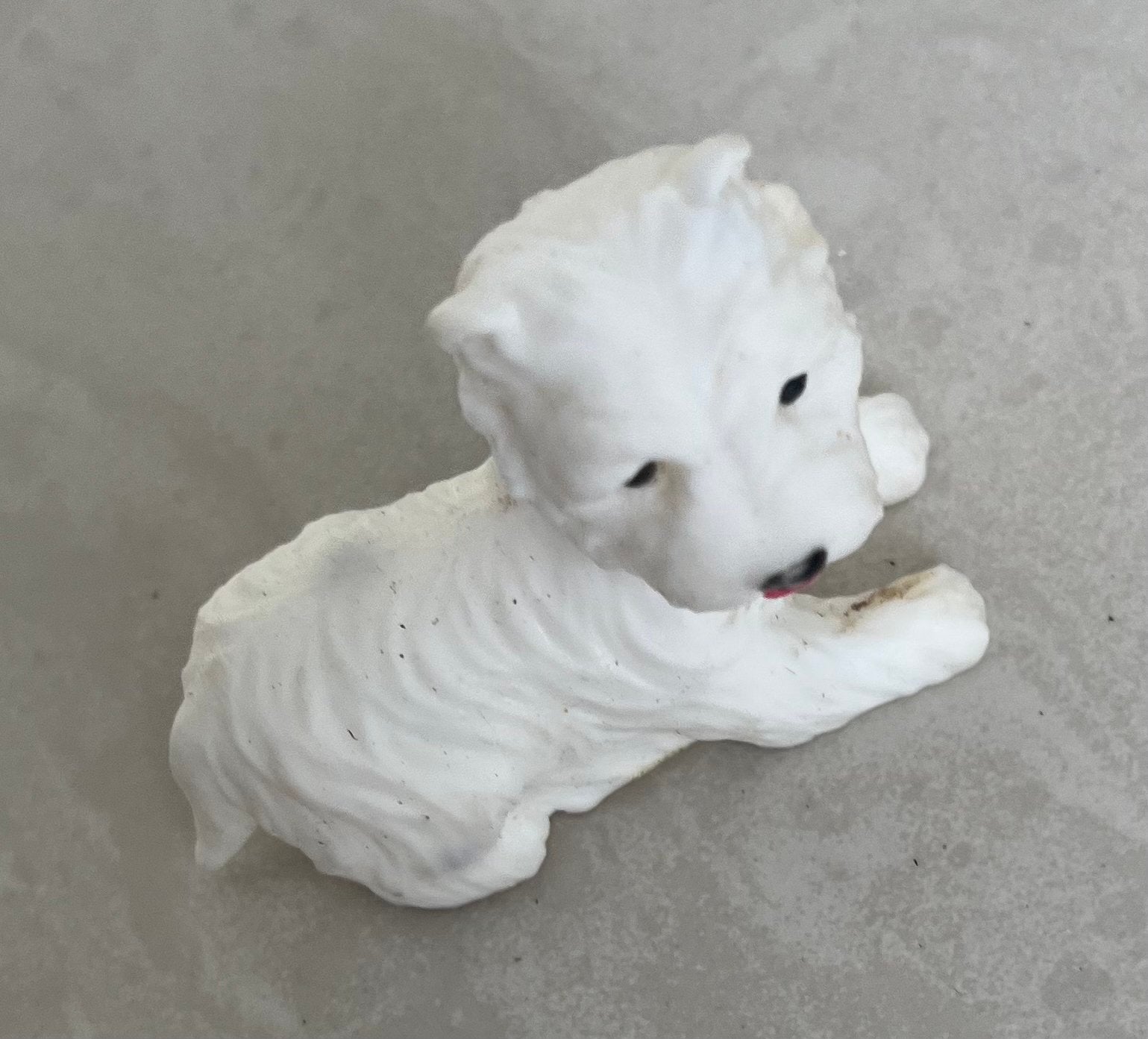 Schattig wit hondje beeldje speelgoedje, Ophalen of Verzenden, Zo goed als nieuw