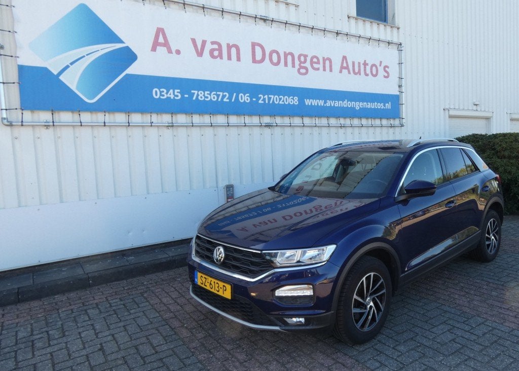 Volkswagen T-ROC 1.0 TSI STYLE,ACC,Lane Ass,Navi,Bltooth,APK, Auto's, Verwarmde buitenspiegels, Gebruikt, Euro 6, Blauw