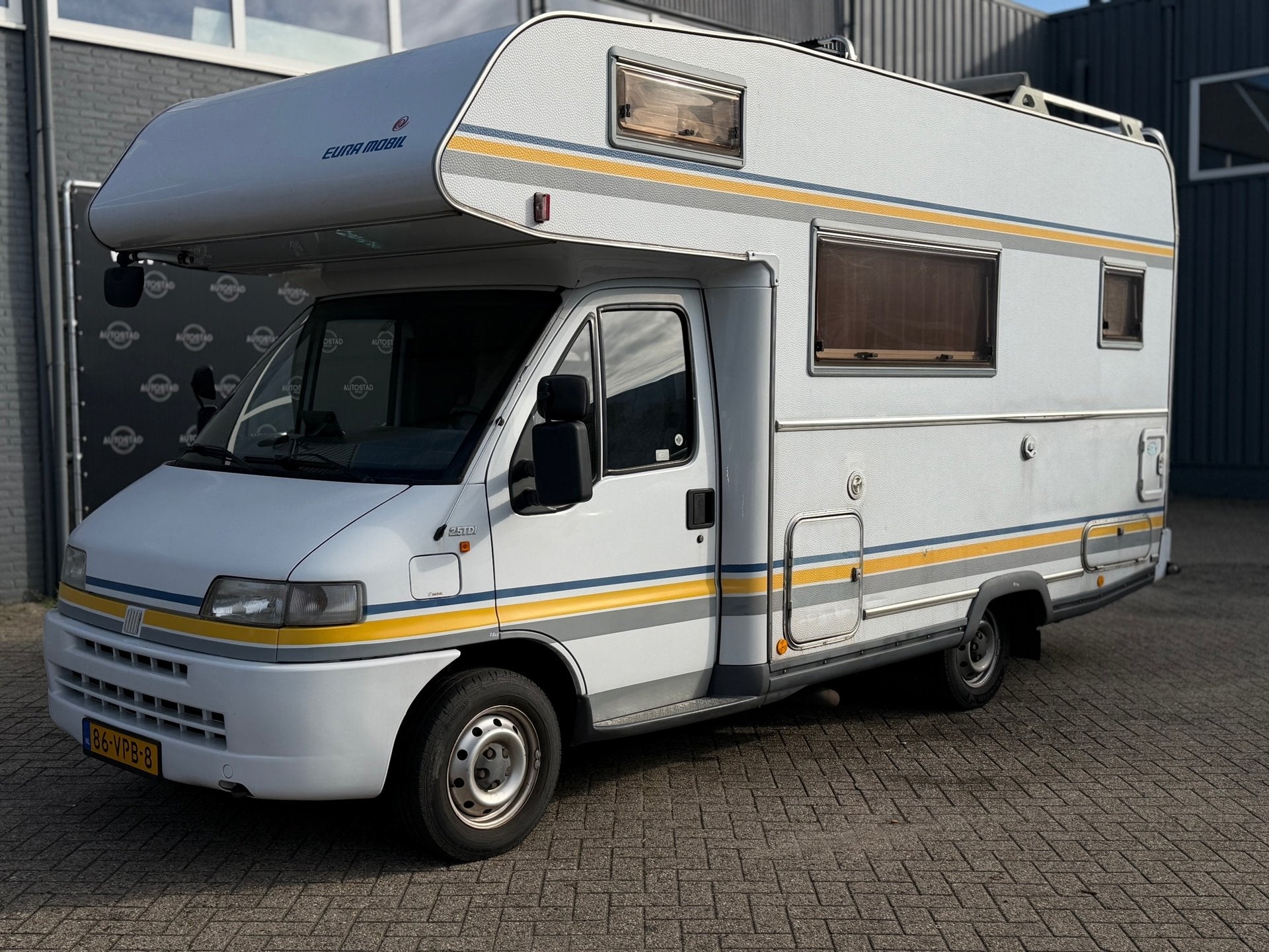 Fiat 230 Eura Mobil Alkoofcamper / APK / Apple Carplay / NAP, Caravans en Kamperen, Campers, Airbags, Alkoof, Bedrijf, Tot en met 3