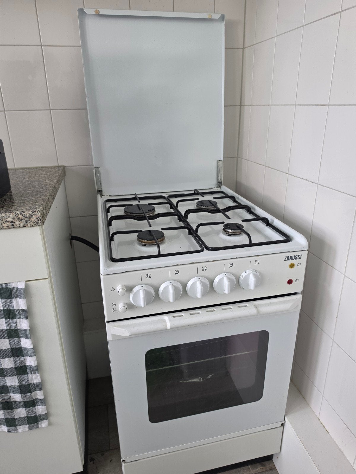 Zanussi gasfornuis met oven - 60x50x85 cm, Ophalen, Gebruikt, 4 kookzones, Gas