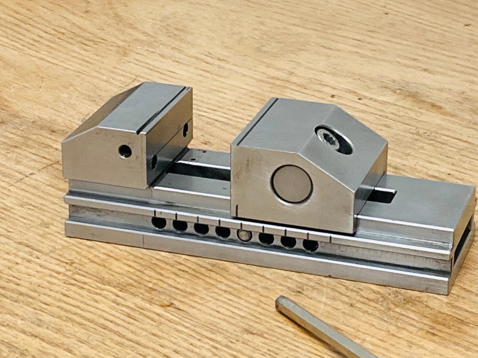 Precisie slijpklem 60 mm machineklem vlakslijpmachine, Ophalen of Verzenden, Zo goed als nieuw, Minder dan 700 watt, Haakse handslijpmachine