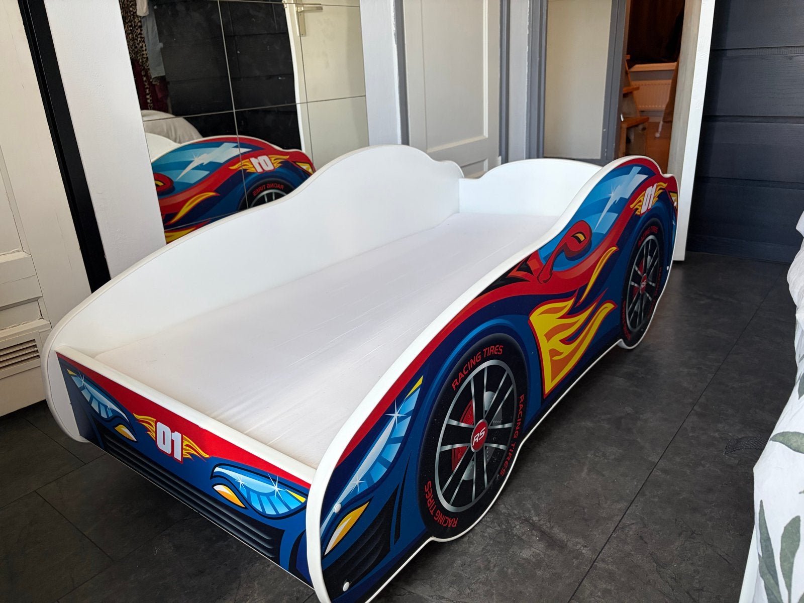 Kinderbed raceauto 70x140 inclusief matras, Ophalen, 70 tot 85 cm, 140 tot 160 cm, Zo goed als nieuw