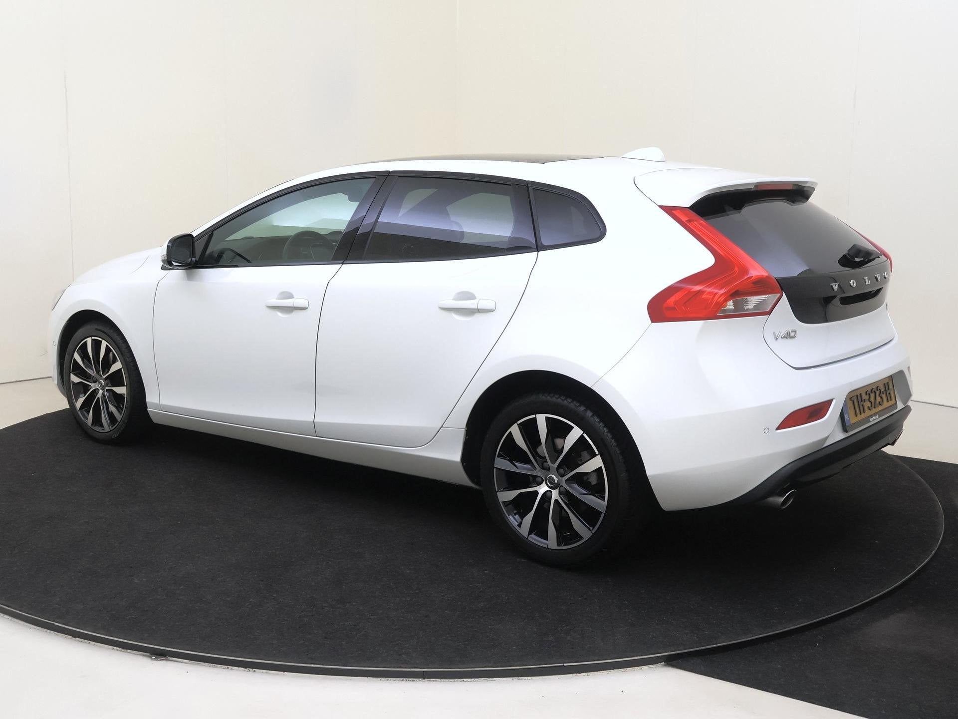 Volvo V40 1.5 T3 Dynamic Edition | Panoramadak | Achteruitri, Auto's, Volvo, 4 cilinders, Leder en Stof, Wit, Origineel Nederlands