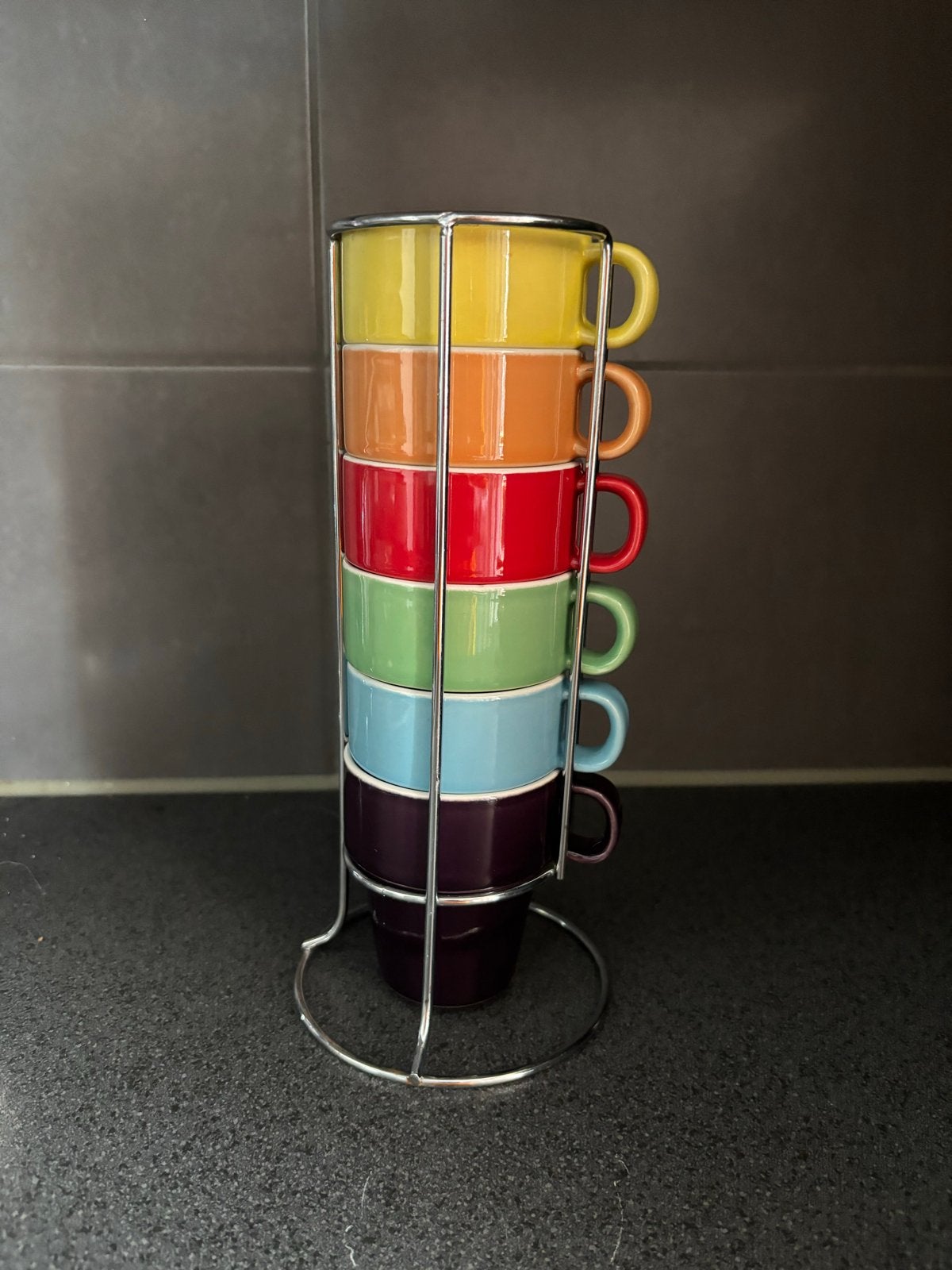 Rekje met 6 gekleurde kopjes/glaasjes, Huis en Inrichting, Keuken | Keukenbenodigdheden, Zo goed als nieuw, Overige typen, Overige merken