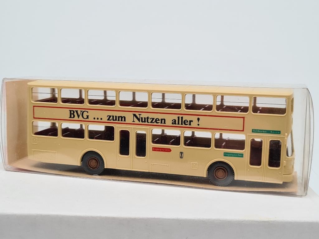 Dubbeldekker stadsbus Berlijn met chauffeur - Wiking 1/87, Hobby en Vrije tijd, Modelauto's | 1:87, Verzenden, Zo goed als nieuw