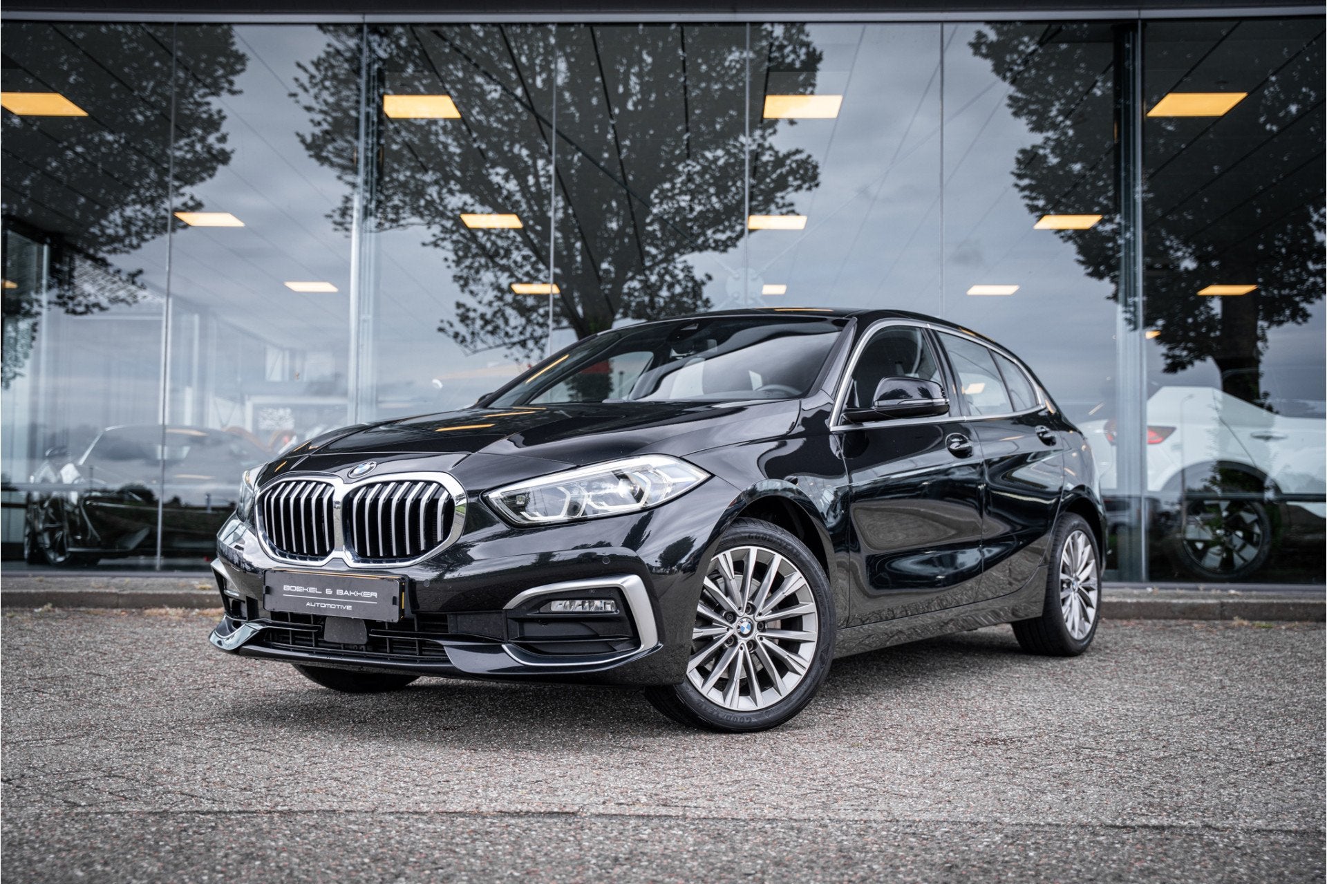 BMW 1-serie 118i Business Edition Plus * Automaat * Leder *, 136 pk, Gebruikt, Zwart, Bedrijf