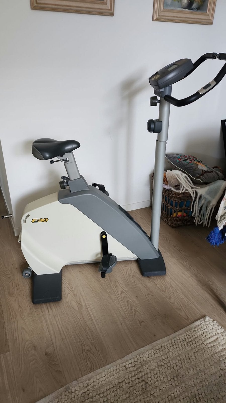 Hometrainer F30 - Ideaal voor thuisworkouts, Ophalen, Gebruikt, Metaal, Benen