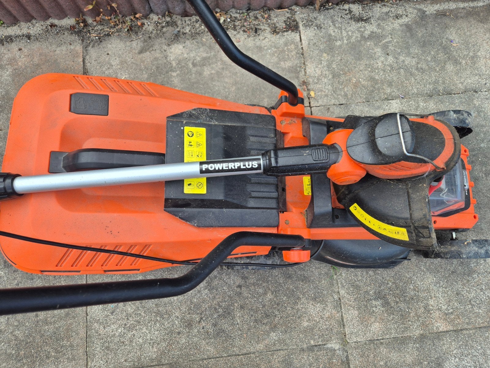 Powerplus Accu Grasmaaier met Grastrimmer (Zonder Accu's), Tuin en Terras, Grasmaaiers, Ophalen, Cirkelmaaier, Gebruikt, Accu-grasmaaier
