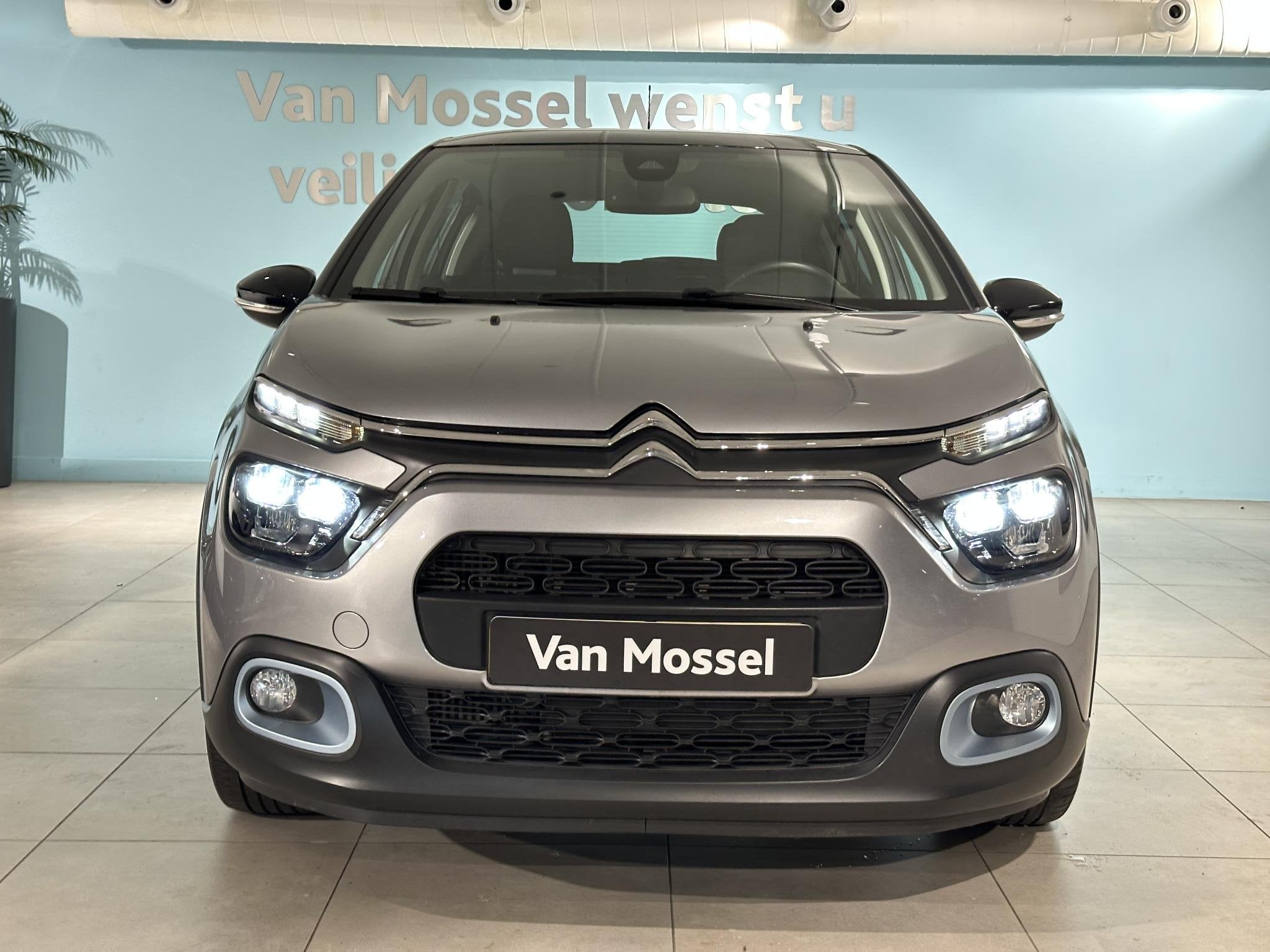 Citroen C3 1.2 PureTech Shine | Automaat | Navigatie | 17" L, 12 maanden, Gebruikt, Euro 6, 1199 cc