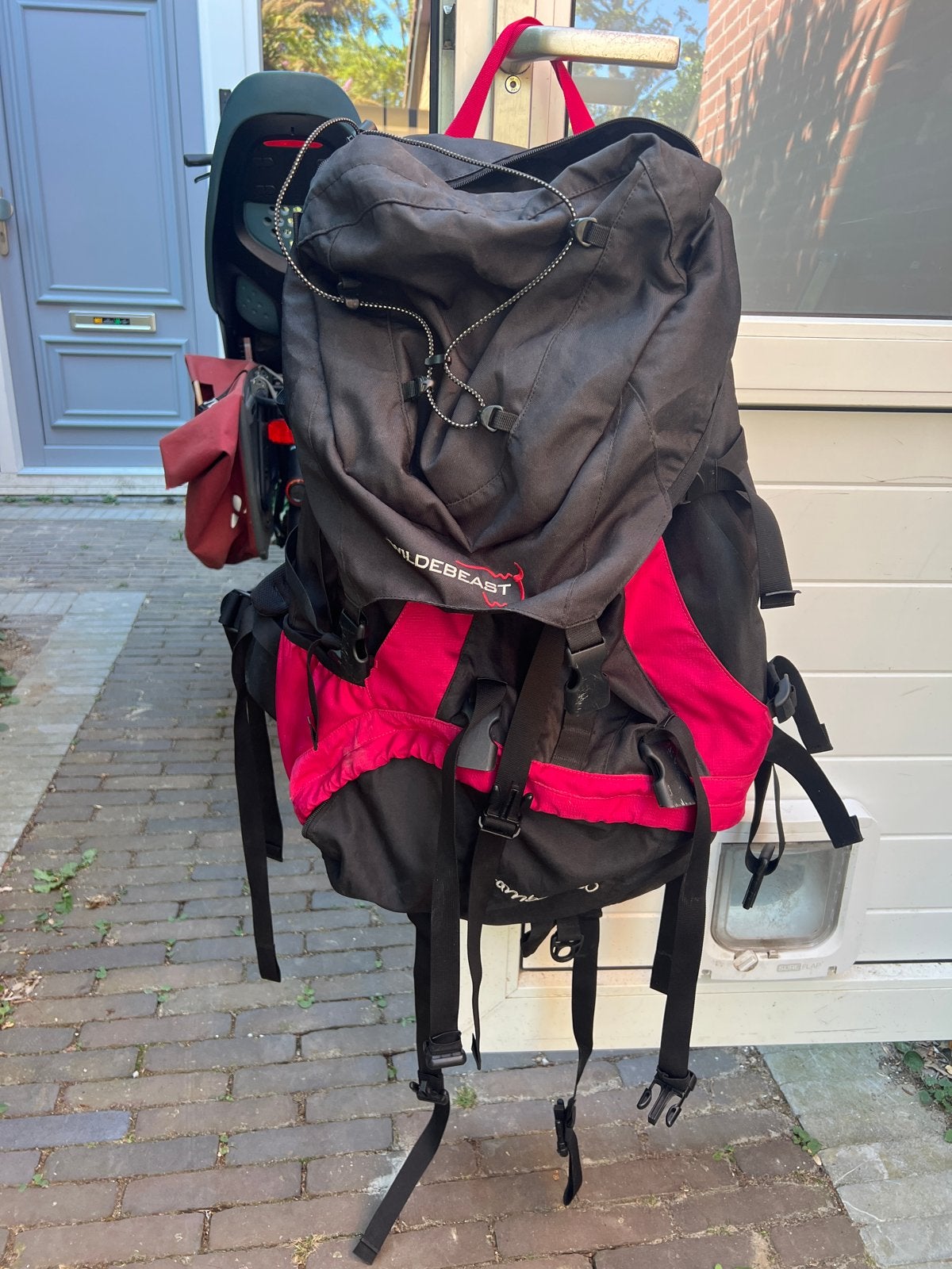 Wildebeast Zambezi 60 Trekking Rugzak - Zwart/Roze, Sieraden, Tassen en Uiterlijk, Tassen | Rugtassen, Gebruikt, 25 tot 40 cm