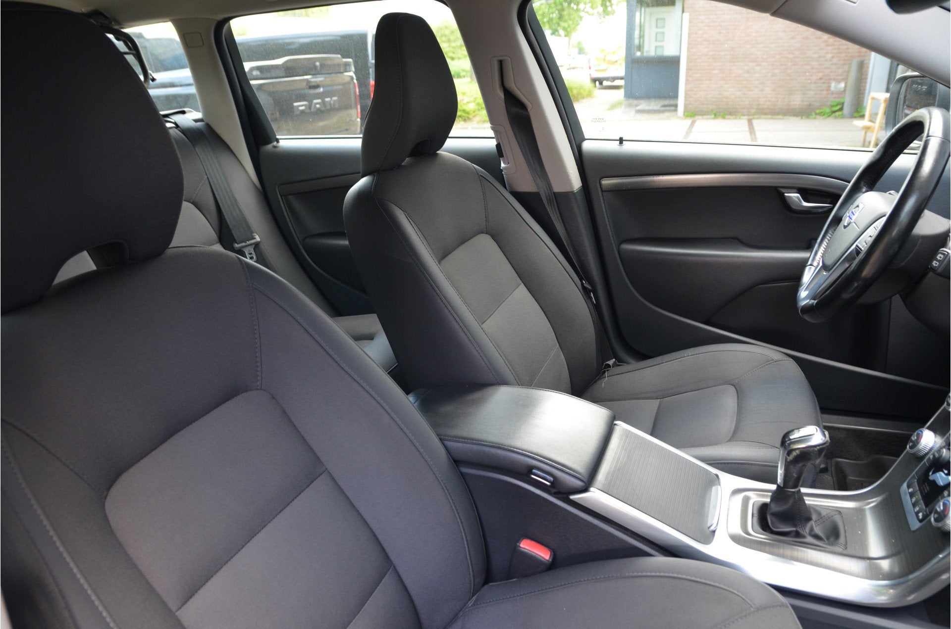 Volvo XC70 2.0 D4 FWD Summum 12 mnd BOVAG en onderhoudshisto, Voorwielaandrijving, Wit, 22 km/l, Geïmporteerd
