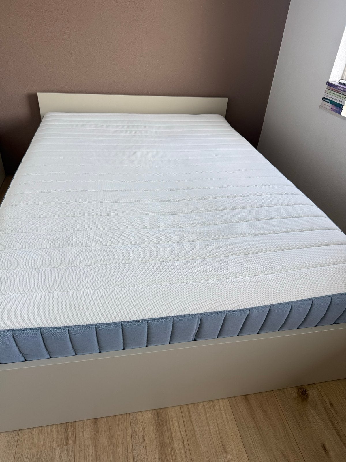 bed met matras en lattenbodem, Ophalen, Beige, 140 cm, 200 cm