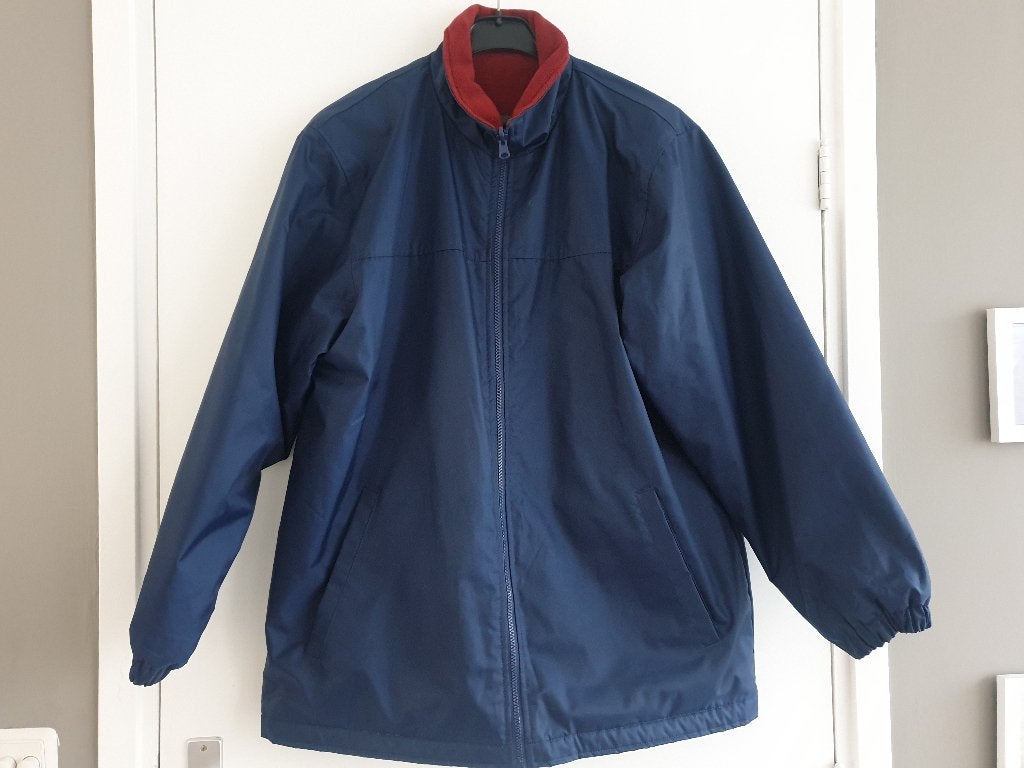 Dubbelzijdig jas, blauwe regenjas of rode fleece 44/46, Caravans en Kamperen, Regenkleding, Ophalen of Verzenden, Nieuw, Regenjas