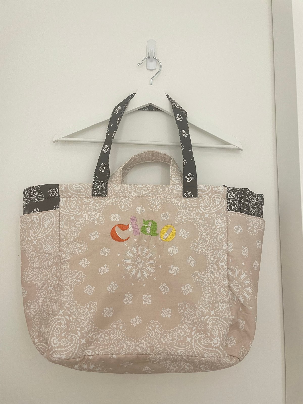 Gewatteerde tas met 'ciao' tekst, beige/zwart, nieuw, Ophalen of Verzenden, Nieuw, Beige, Shopper