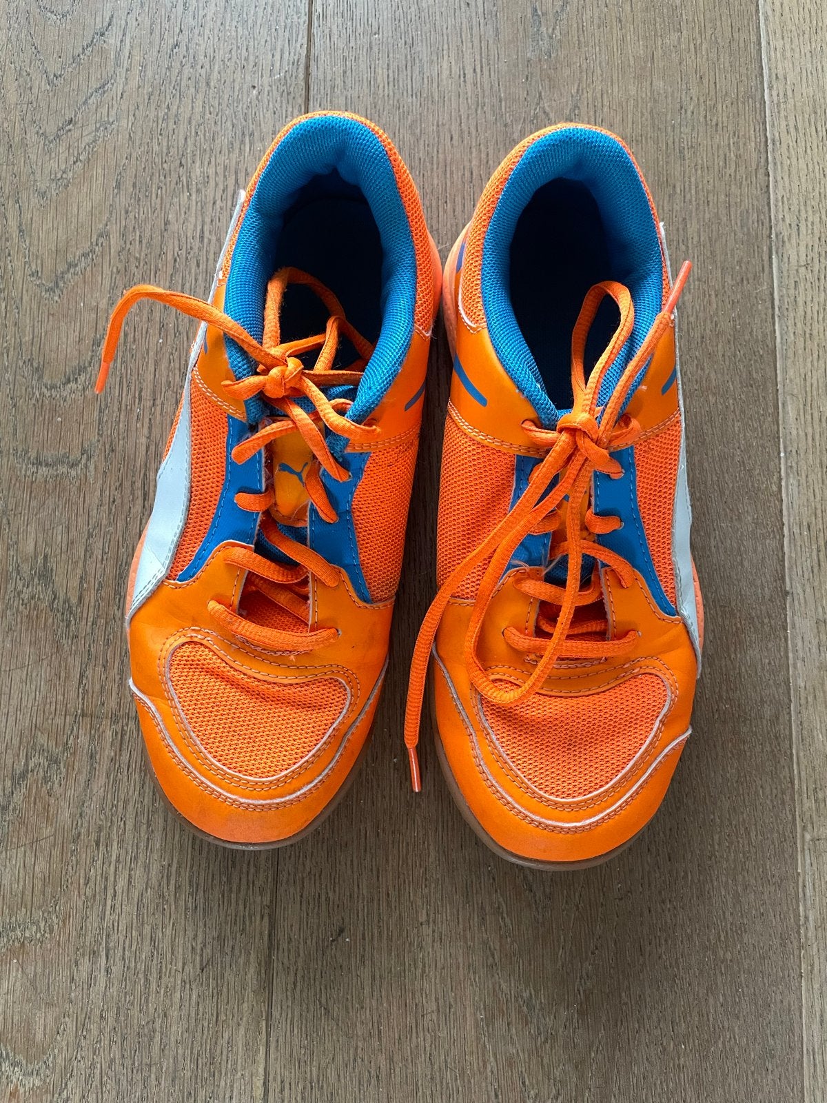 Puma zaalschoenen oranje/blauw maat 35, Ophalen of Verzenden, Zo goed als nieuw, Schoenen