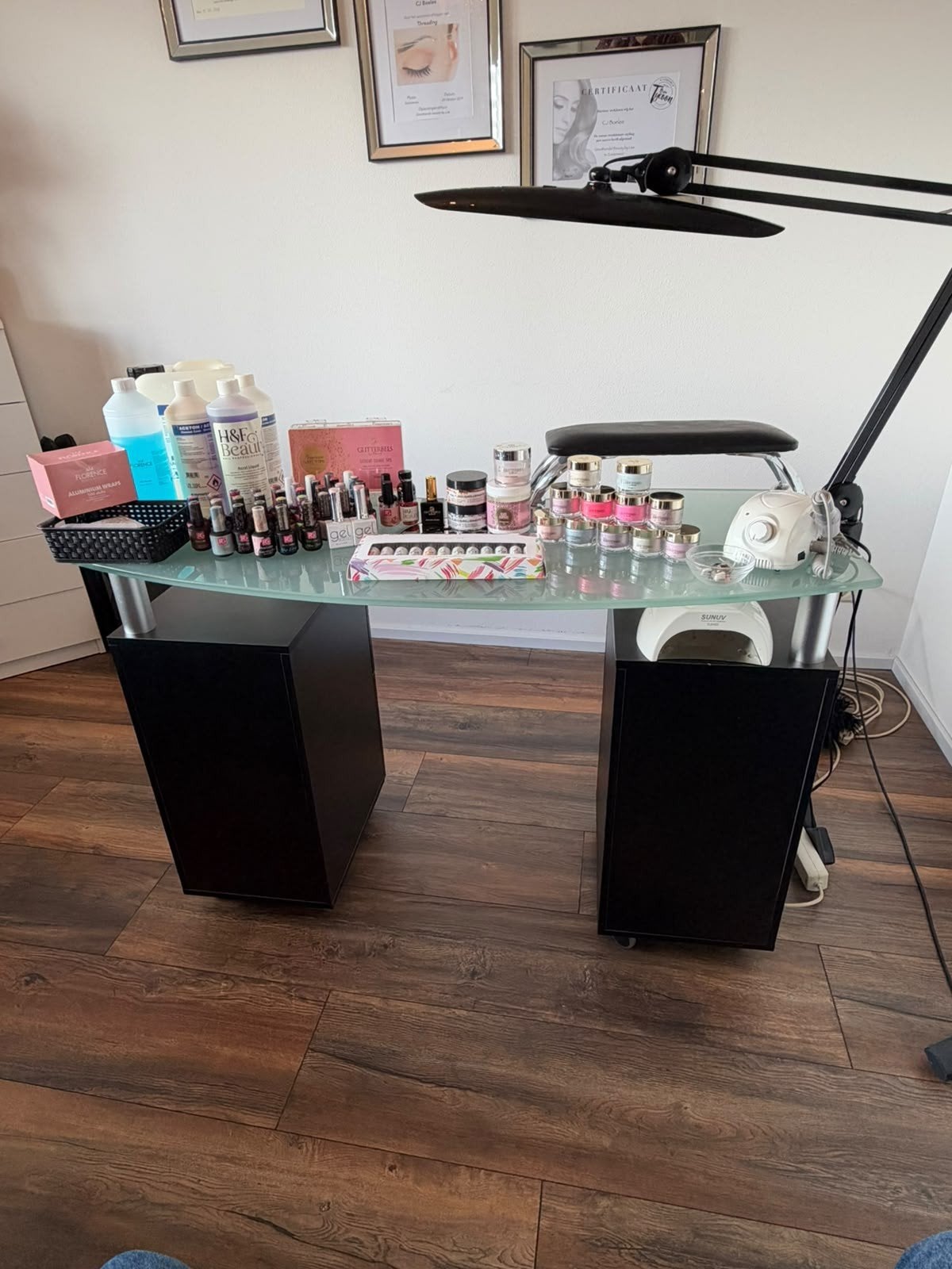 Complete nagelstudio set: tafel, lamp, frees en meer!, Ophalen of Verzenden, Zo goed als nieuw, Verzorging