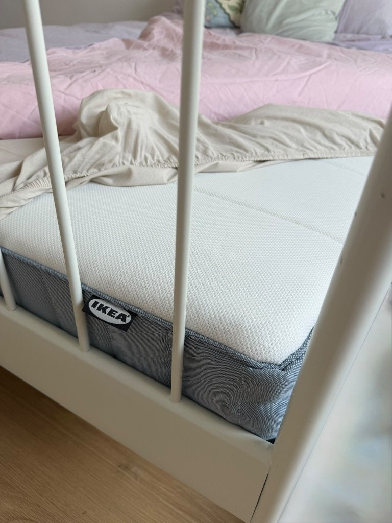 IKEA LEIRVIK bed 160x200 + VESTERÖY matras, Ophalen, Wit, Tweepersoons, Zo goed als nieuw