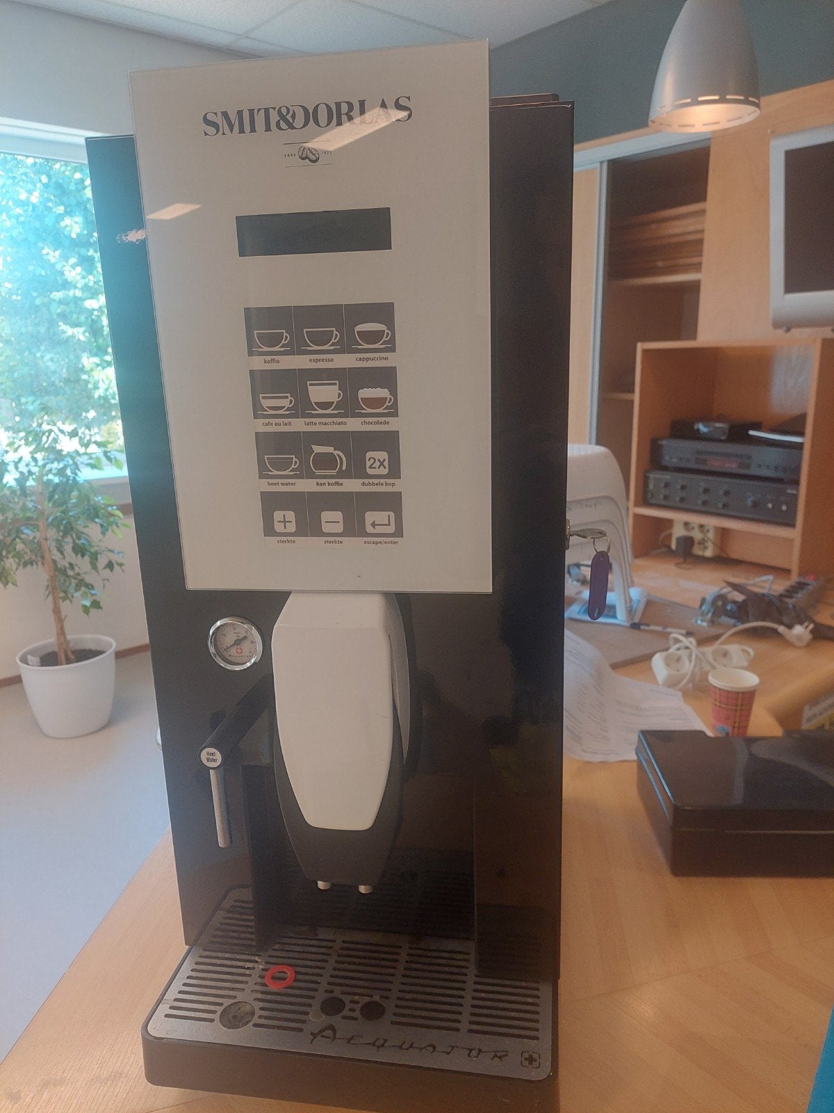 Aequator Salvador 1 Mühle professionele koffiemachine, Ophalen, Gebruikt, 10 kopjes of meer, Koffiemachine