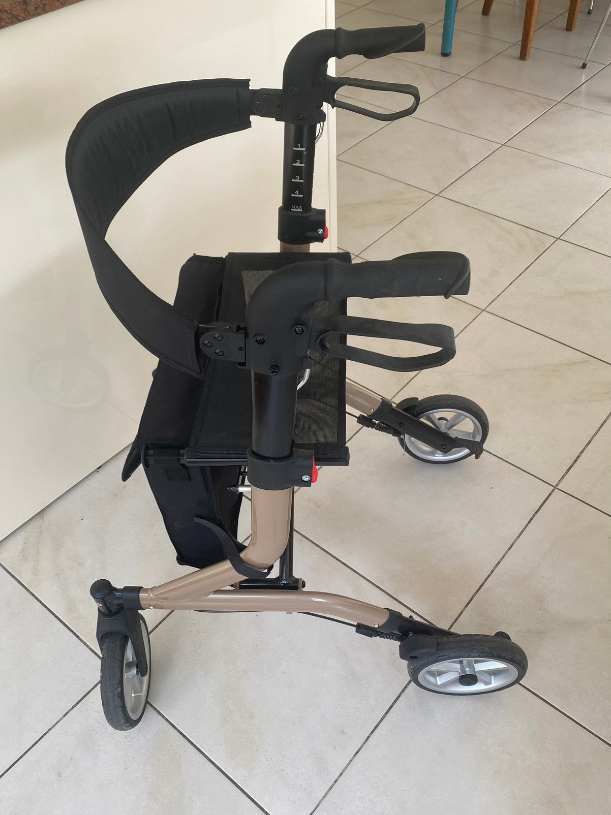 Te koop: mooie rollator, Ophalen, Zo goed als nieuw