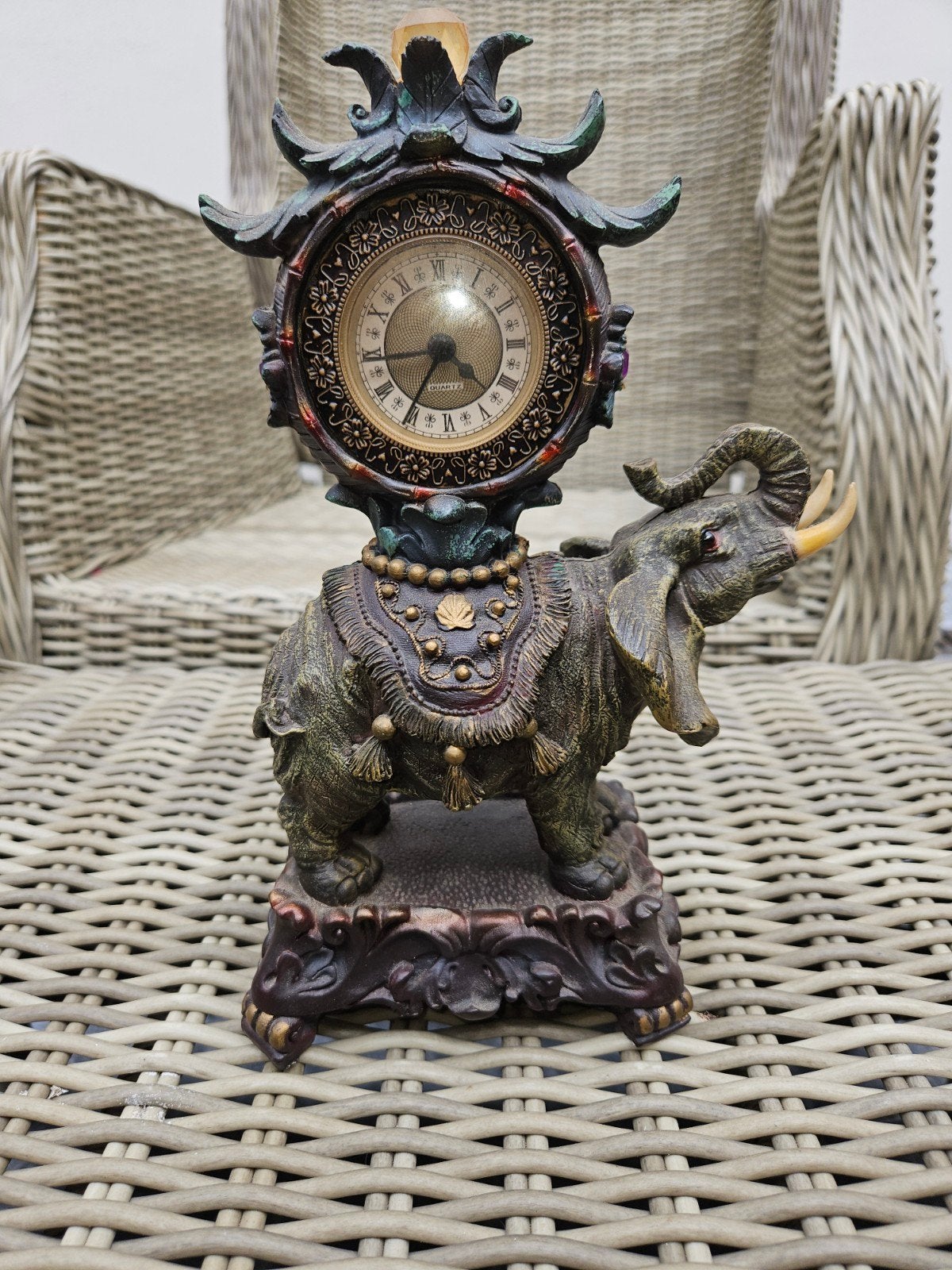Decoratief olifant beeldje met geïntegreerd uurwerk, Verzamelen, Beelden en Beeldjes, Ophalen of Verzenden, Dier