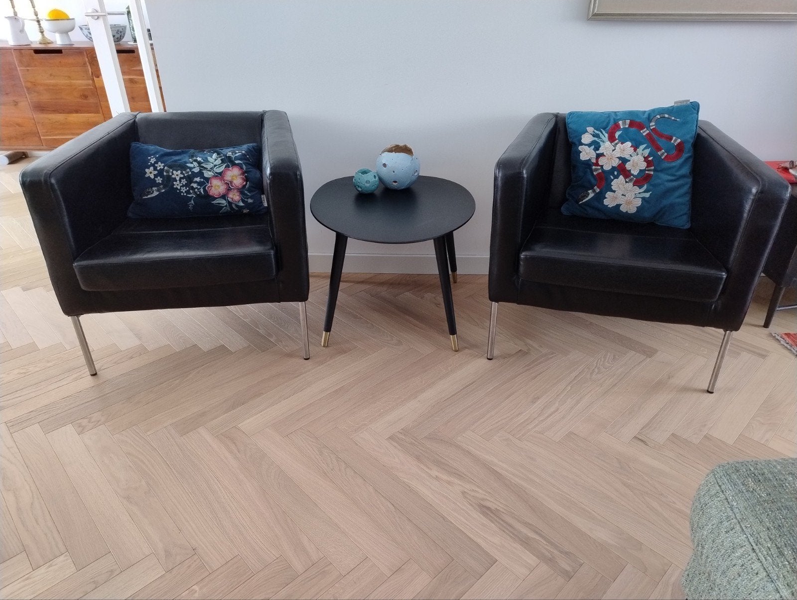 2zwarte fauteuilles met tafeltje, Ophalen, Gebruikt, Zwart, Twee