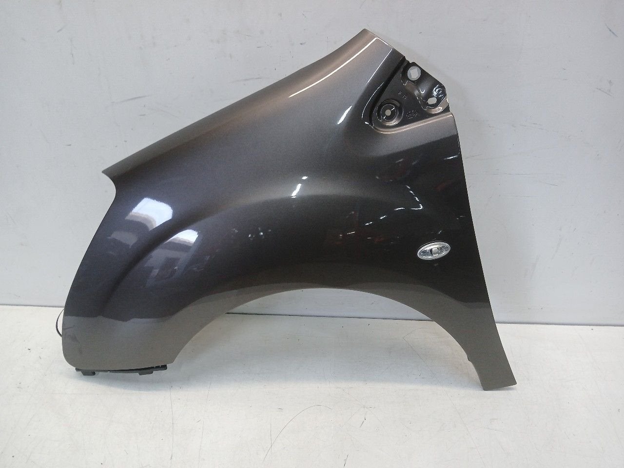 Spatbord links voor Peugeot Partner, Onderdelen@venauto.nl, Van der Ven Autorecycling B.V., Gebruikt, Ettenseweg 76, 4706 PB Roosendaal, The Netherlands